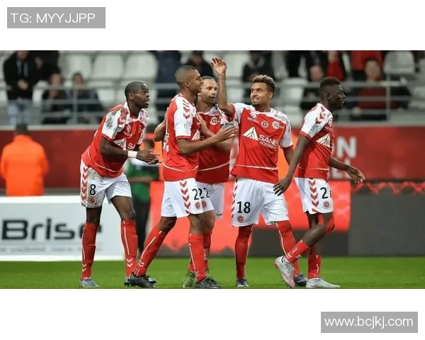 马赛与奥林匹克亚的激烈对决展现足球魅力与战术智慧的巅峰较量