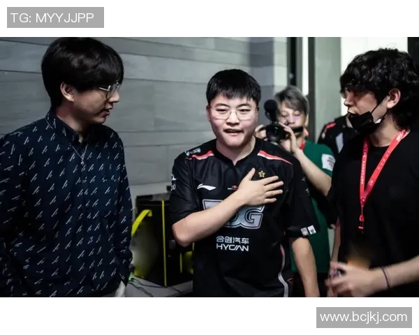 LNG战队比赛经验引发热议玩家表现与战术选择成焦点讨论